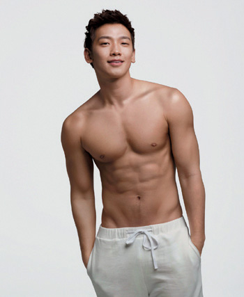 去除油光,重获自信是你夏日护肤的第一步。曼秀雷敦男士似乎藏有读心术,深谙男士护肤的需要,以天然活炭成分引领Oc控油清爽系列,开创男性控油护肤新篇章。专业对抗男性多余油脂问题,强效的洁净力,从洁面到润肤,